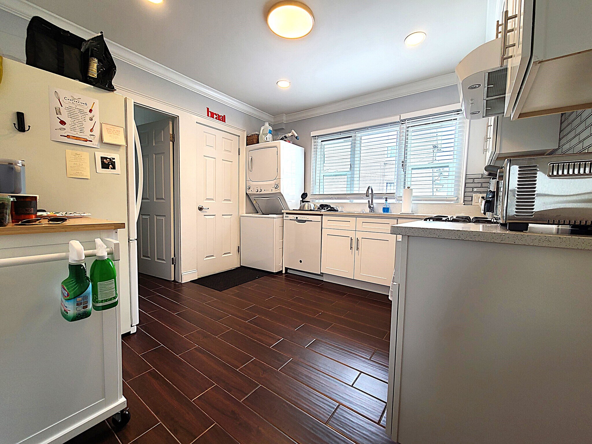 Building Photo - 26 Larose Pl
