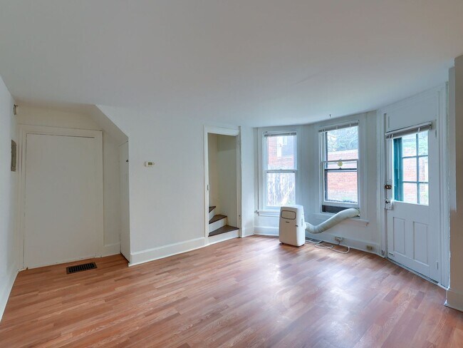 Building Photo - 127 Herr St