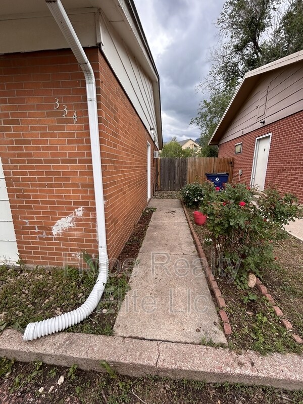 Building Photo - 334 Fairway S