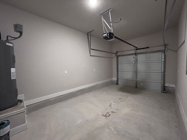 Building Photo - Charming Townhome Near I-35 & Randolph AFB