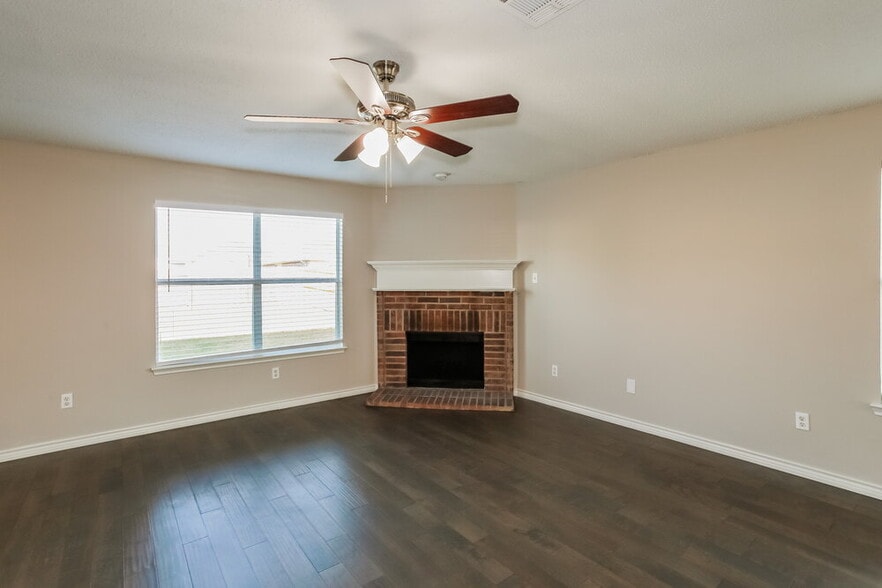 Building Photo - 307 Saddlebrook Dr