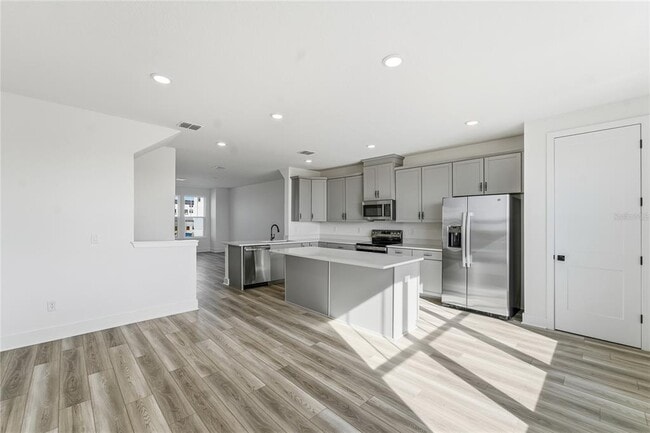 Building Photo - 15058 Grv Lk Dr