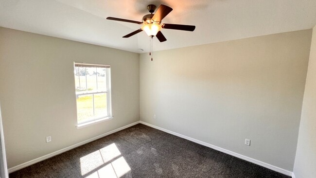 Building Photo - DISCOVER THE BEAUTIFUL 2 Bd/2Ba Duplex in Sebring!!