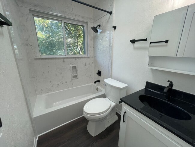 Building Photo - 1306 N 42nd St