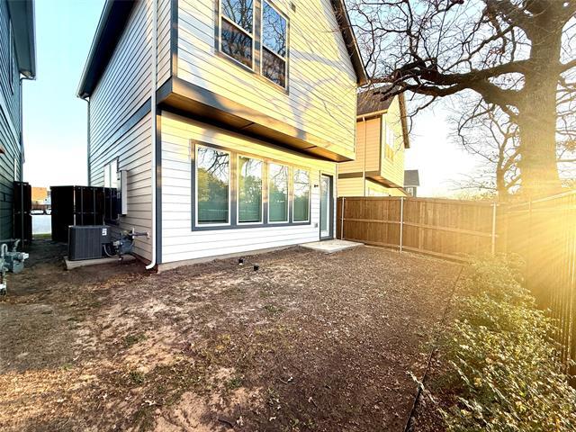 Building Photo - 1830 NE Green Oaks Blvd