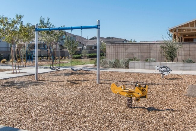 Building Photo - 2092 E Lantana Dr