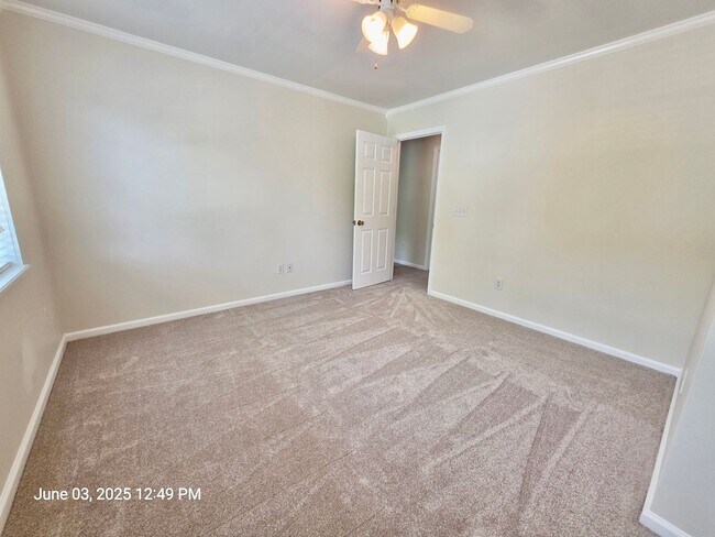 Building Photo - Thoughtfully updated 3 bedroom in Summervi...