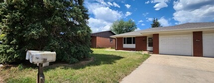 Building Photo - 2 Bed, 1 Bath Home with Brand New LVP Floo...