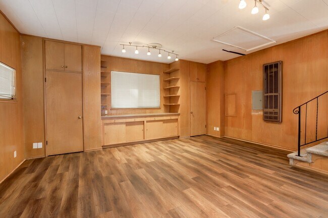 Building Photo - 3 Bed / 3 Bath + Bonus room pet friendly M...