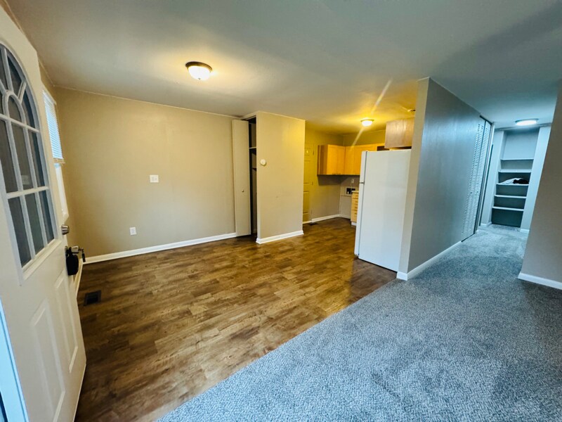 Building Photo - 390 Burdel Dr