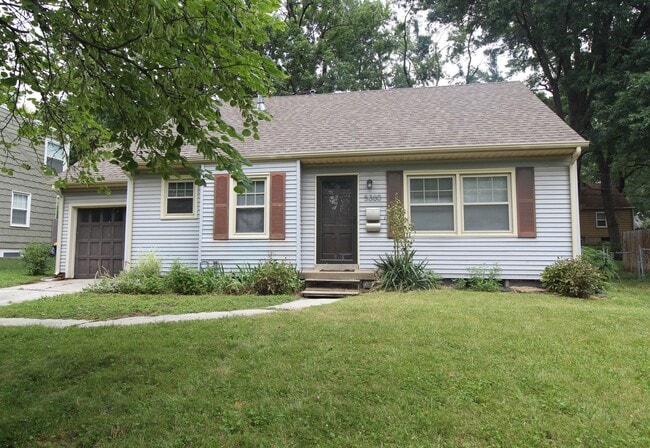 Primary Photo - December FREE On This Updated 2 Bedroom 1 Bath Home in Roeland Park