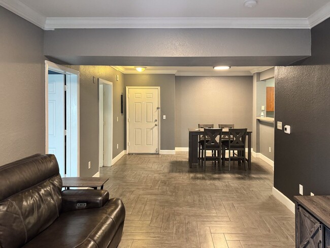 Building Photo - Corner Unit 2 bedroom 2 bathroom at The Grande Downtown