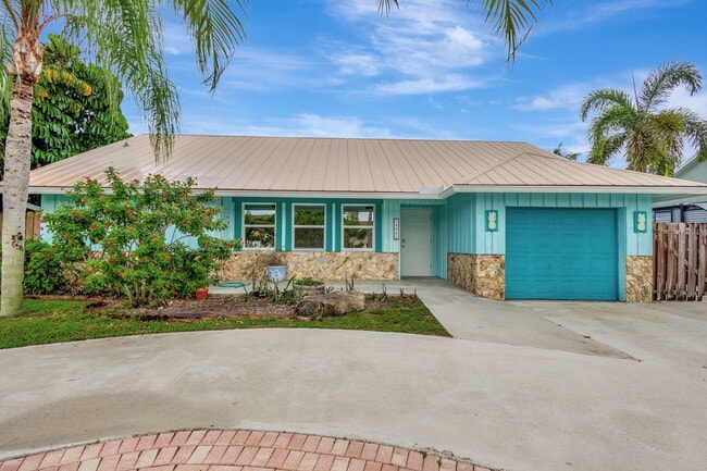 Building Photo - 1402 Cormorant Rd