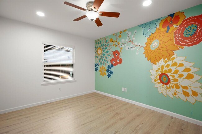 Building Photo - 3203 S Oak Dr