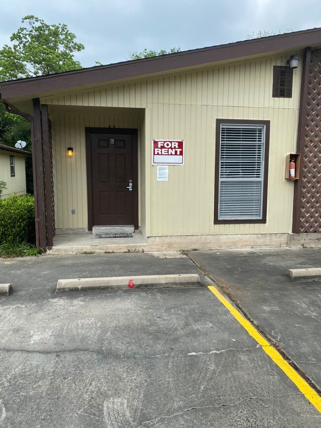 Building Photo - 618 reppert street