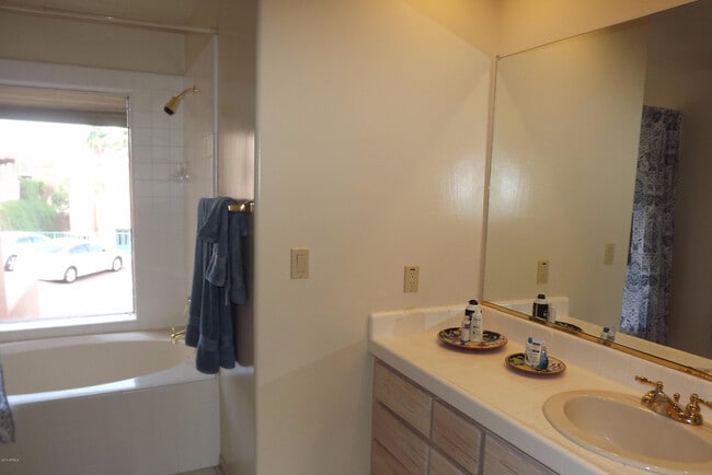 Building Photo - 13227 N Mimosa Dr