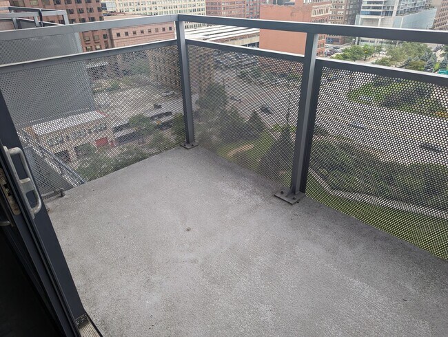 Building Photo - Loft Style 1 Bed, 1 Bath with Balcony and ...