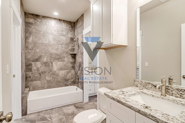 Building Photo - 1098 S High Ridge Dr