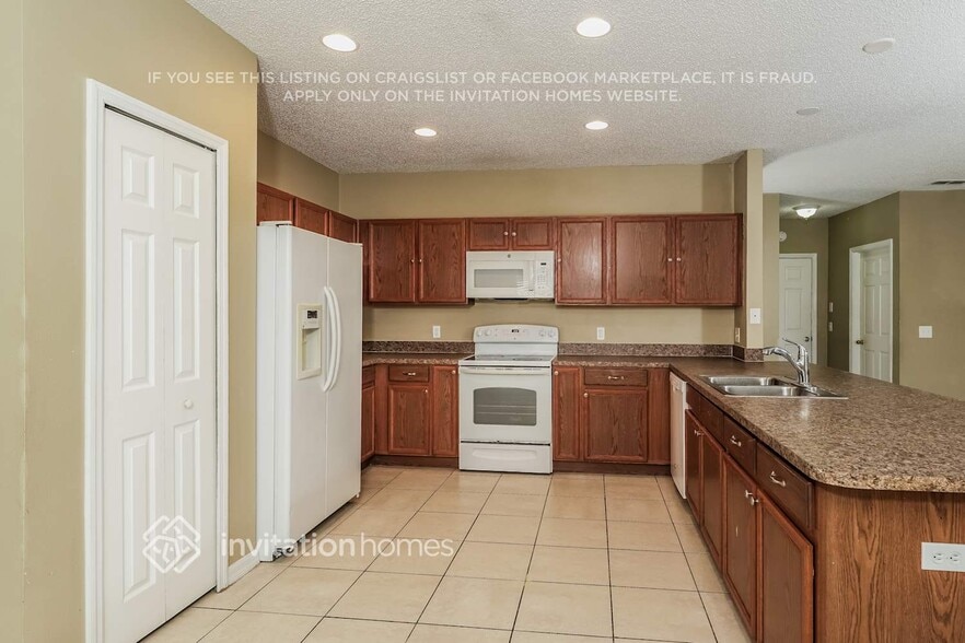 Building Photo - 220 Cimarron Dr