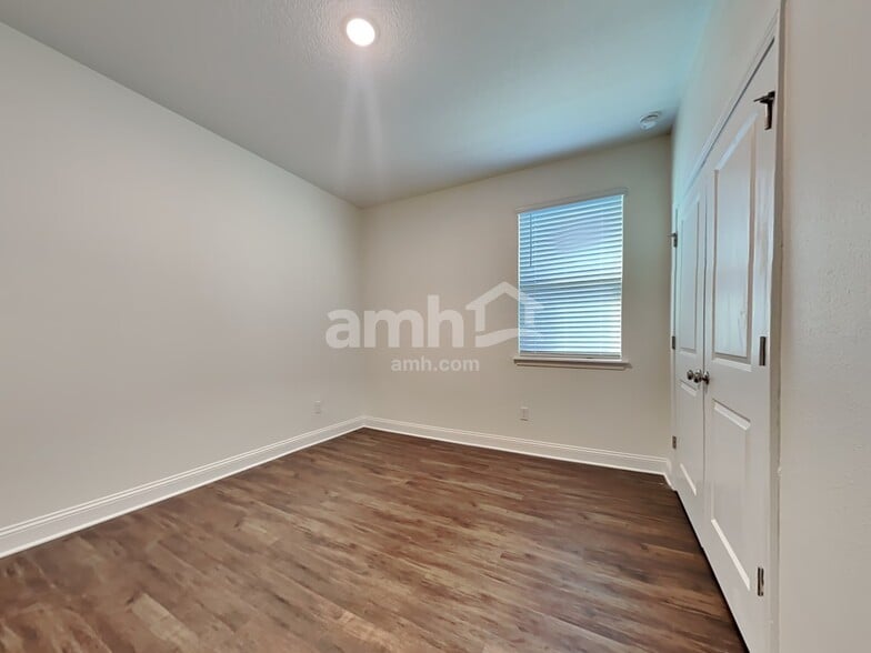 Building Photo - 551 Onate Cir