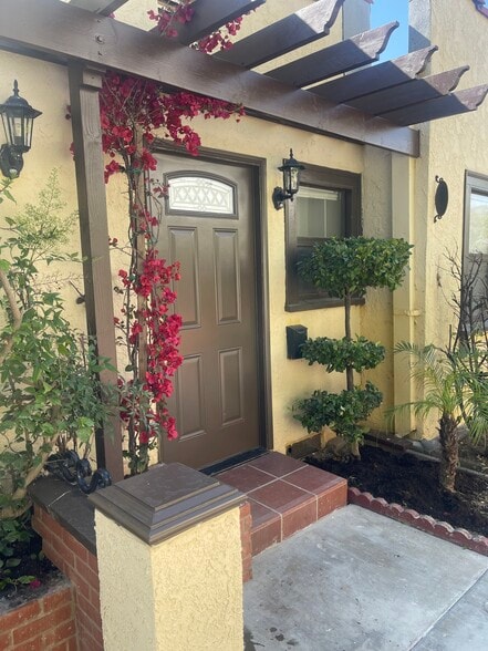 Building Photo - 1716 Orchard Ave