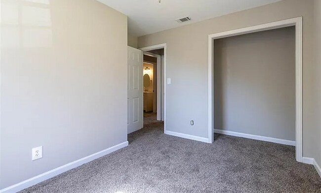Building Photo - 917 Gateway Dr
