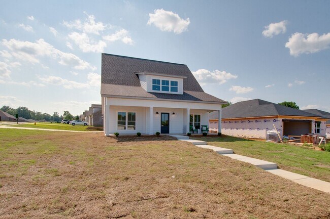 Building Photo - Brand NEW Adorable Craftsman!!!!