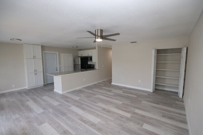 Building Photo - Remodeled 3BD/2BA ranch home in Sun City C...