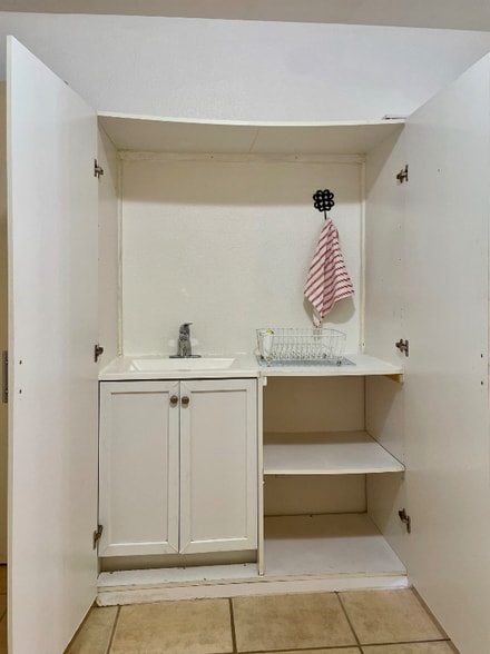 Building Photo - 1421 Riverview Dr