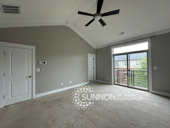 Building Photo - Beautiful 3-Story Townhome in the Heart of the Arts District