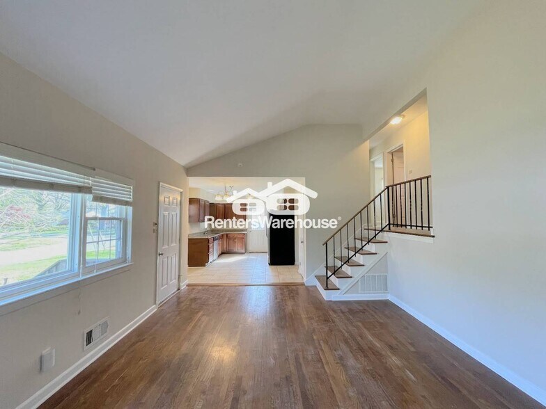 Building Photo - 1121 Sherry Ave