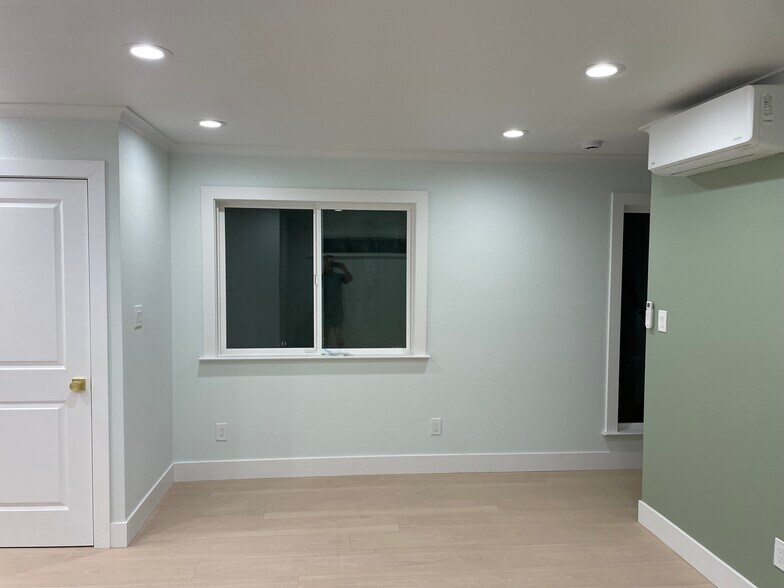 Building Photo - 1279 Las Palmas Dr