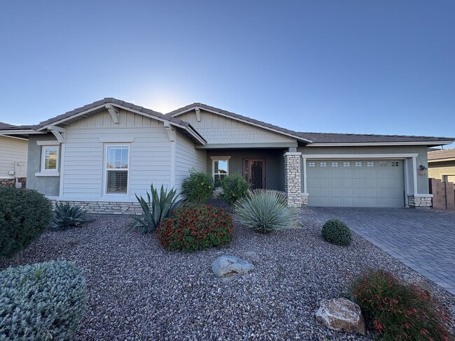 Primary Photo - Dove Mountain 4 bedroom with Den 3,277 sq ...