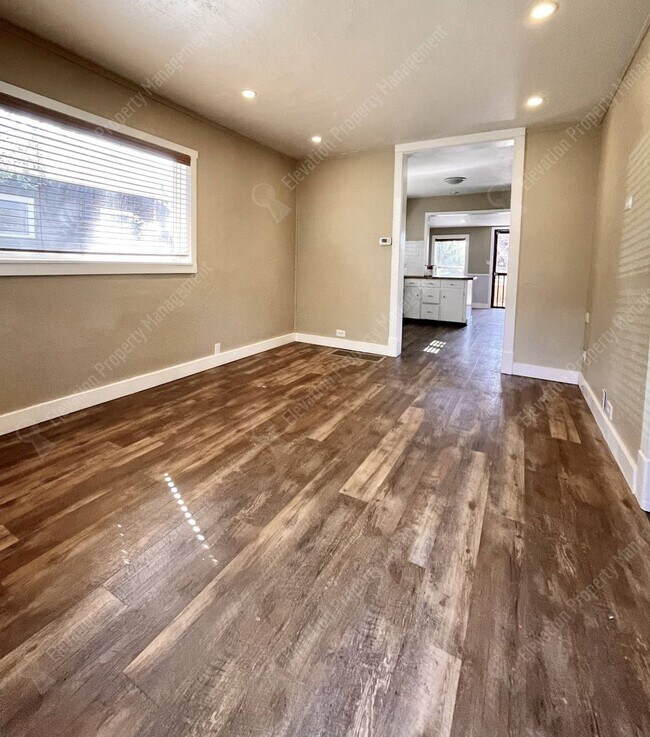 Building Photo - Super charming 2 BR cottage on the westside of Bend!