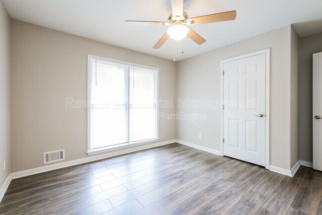 Building Photo - 1027 Mandalay Ct SW