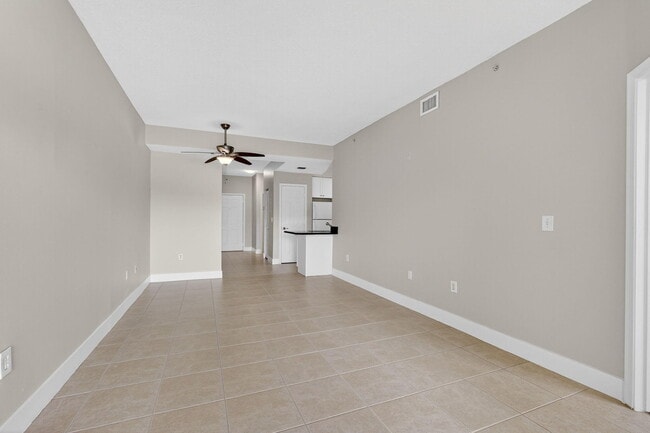 Building Photo - 2040 Greenview Shores Blvd