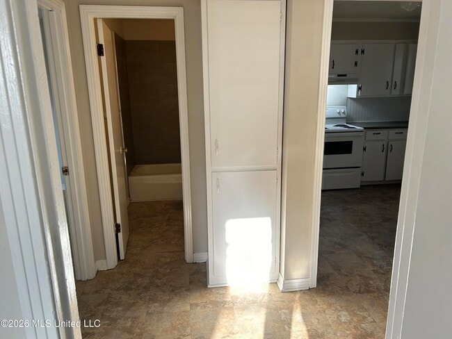 Building Photo - 106 Rollins Dr