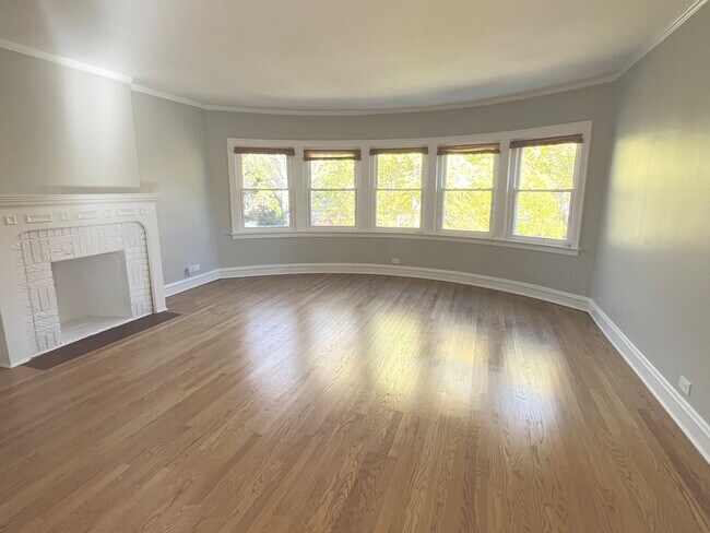 Building Photo - 8906 Ewing Ave