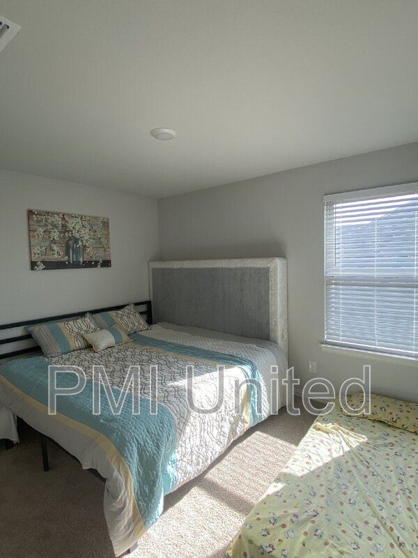 Building Photo - 429 Halwin Dr