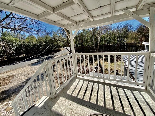 Building Photo - 2704 Palomino Dr