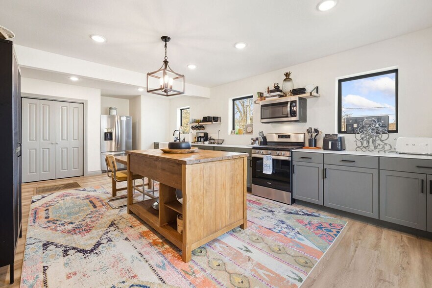 Building Photo - 302 S Shiloh St