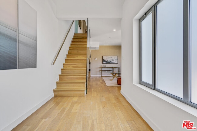 Building Photo - 809 Brooks Ave