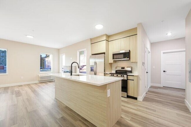 Building Photo - 304 61st St