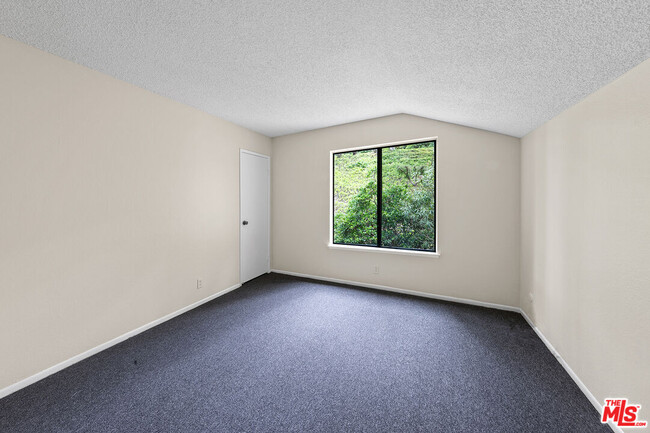 Building Photo - 780 Carriage Cir