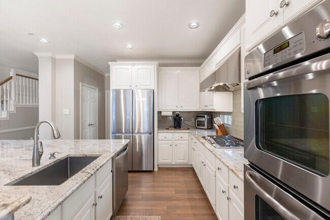 Building Photo - 10 Scenic Mill Pl