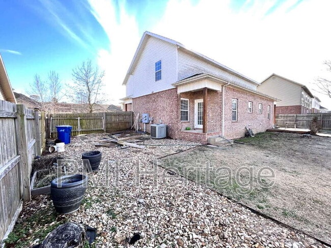 Building Photo - 3200 SW Windrift Ave