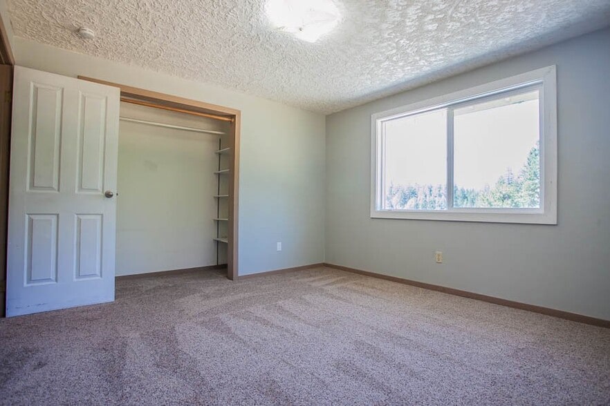Building Photo - 95 Rattlesnake Rd