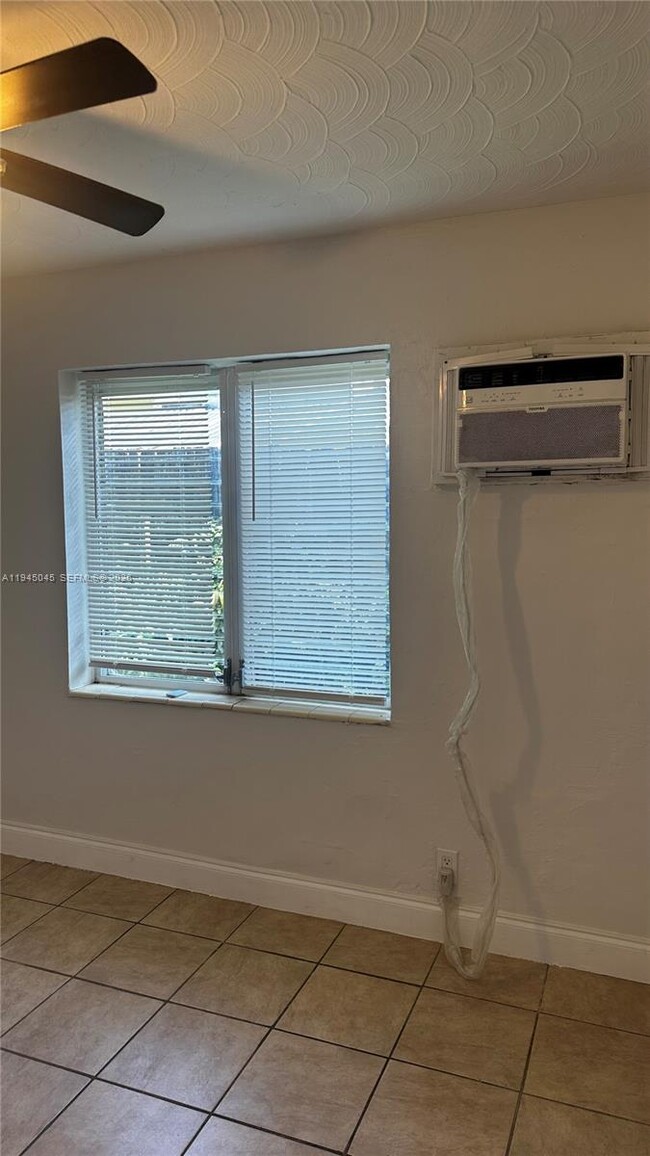 Building Photo - 732 Moffett St