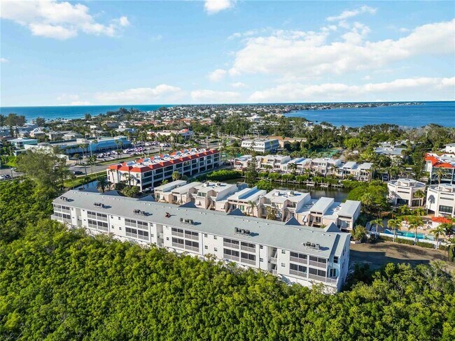 Building Photo - 3607 E Bay Dr