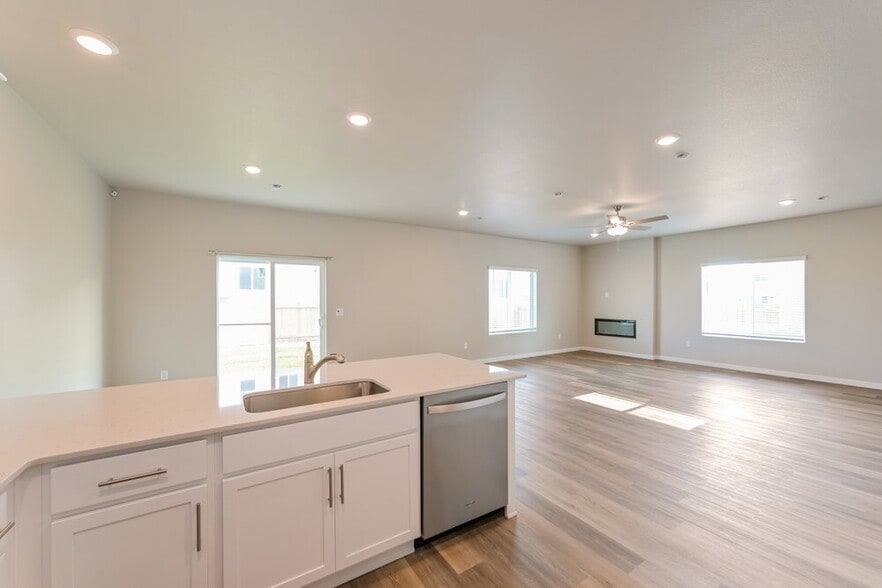 Building Photo - 7412 Poudre St